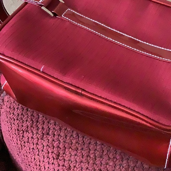 Estee Lauder travel bag and NWOT red 💋💋good size zipper compartment - Picture 8 of 8